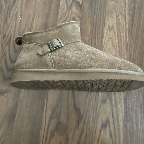 Women's Bear Claw boot by with a suede upper  Rain and Stain repellent. - Picture 3 of 5